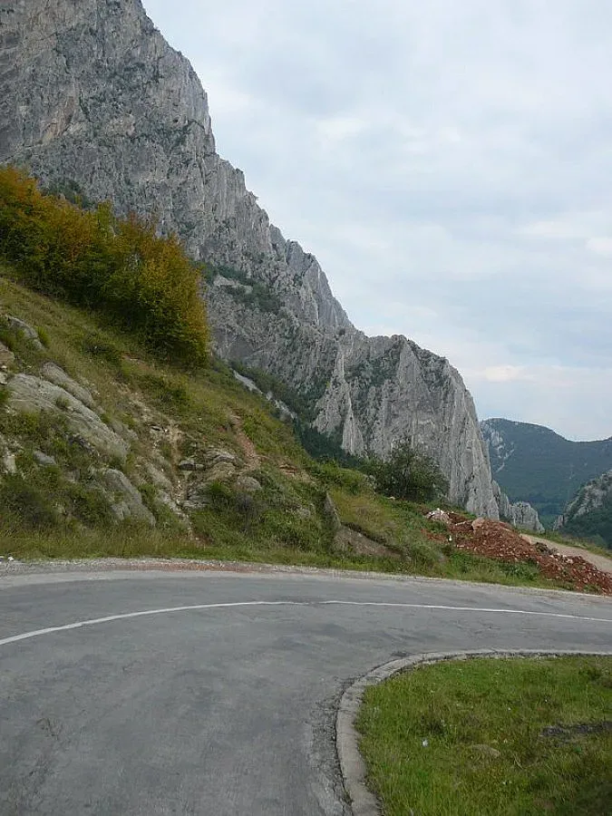 Пътят до „Леденика“ с приоритет за АПИ