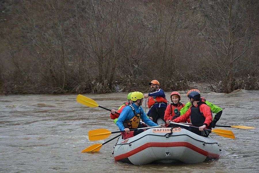Тръгна шоуто с лодки по река Струма