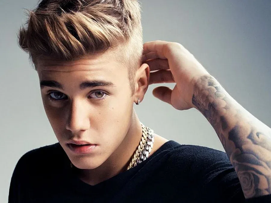 Джъстин Бийбър ще  се мъкне с Англия