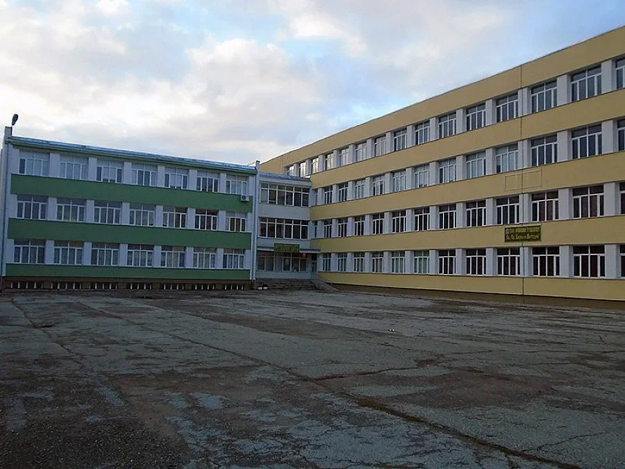 Училищни директори искат огради