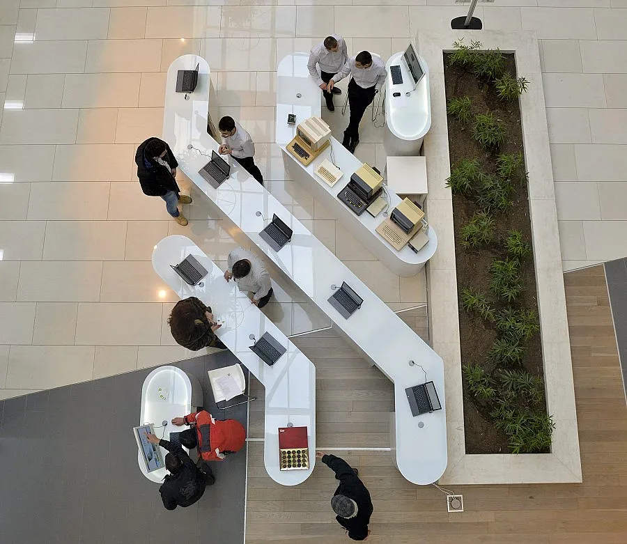 Всеки пети служител готов да продаде паролите си