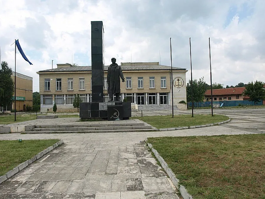 В Хайредин ще скачат в дупки като гробове