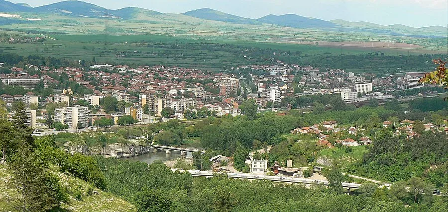 В Мездра яхнаха метлите за пролетна чистка