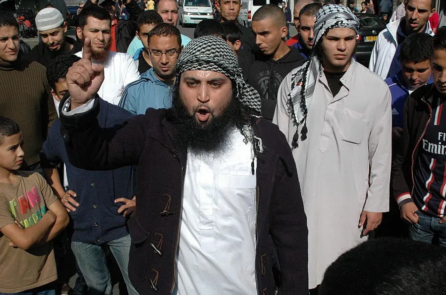 Улични бандити яхнаха джихада