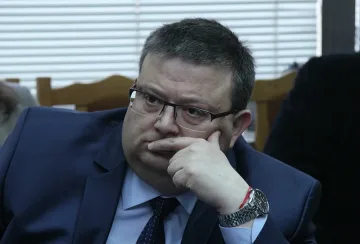Цацаров поиска уволнение на двама прокурори и следовател