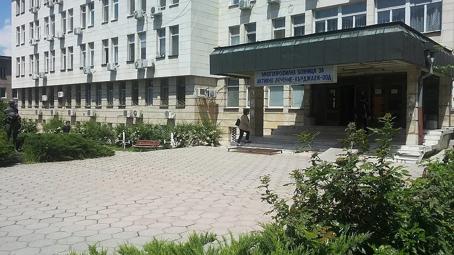 74-годишен със счупен крак след катастрофа