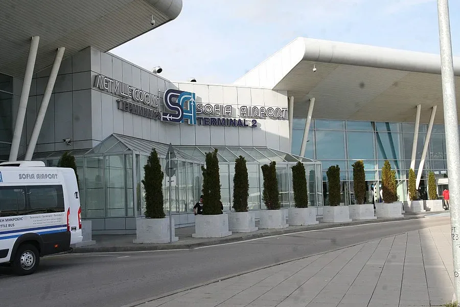 Замразиха полети от Летище София