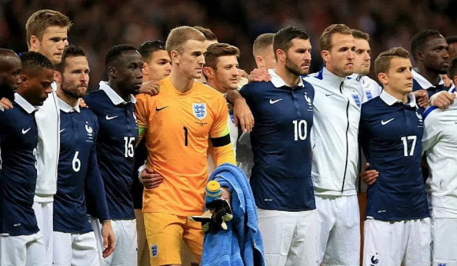 Гора от пушки за Англия край Париж