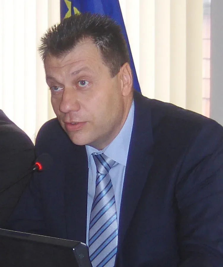 Няма решение за бежански лагер в Кресна