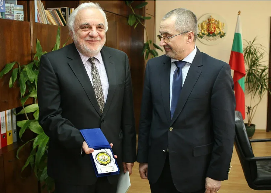 Русе награди Пламен Карталов 