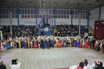 Двойки от 9 държави танцуваха на турнир в Монтана