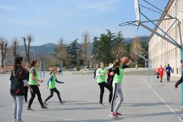 Стотина ученици спортуваха в Симитли