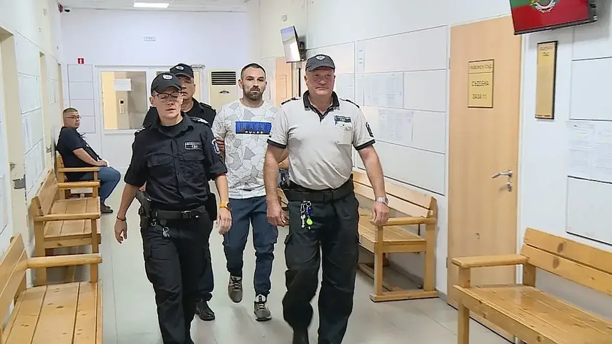 Делото за малтретирания Адриан започва отначало