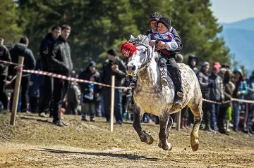Амазонки засрамиха мъжете на кушията в село Бачево