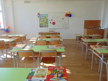 Паник бутони и камери в училищата