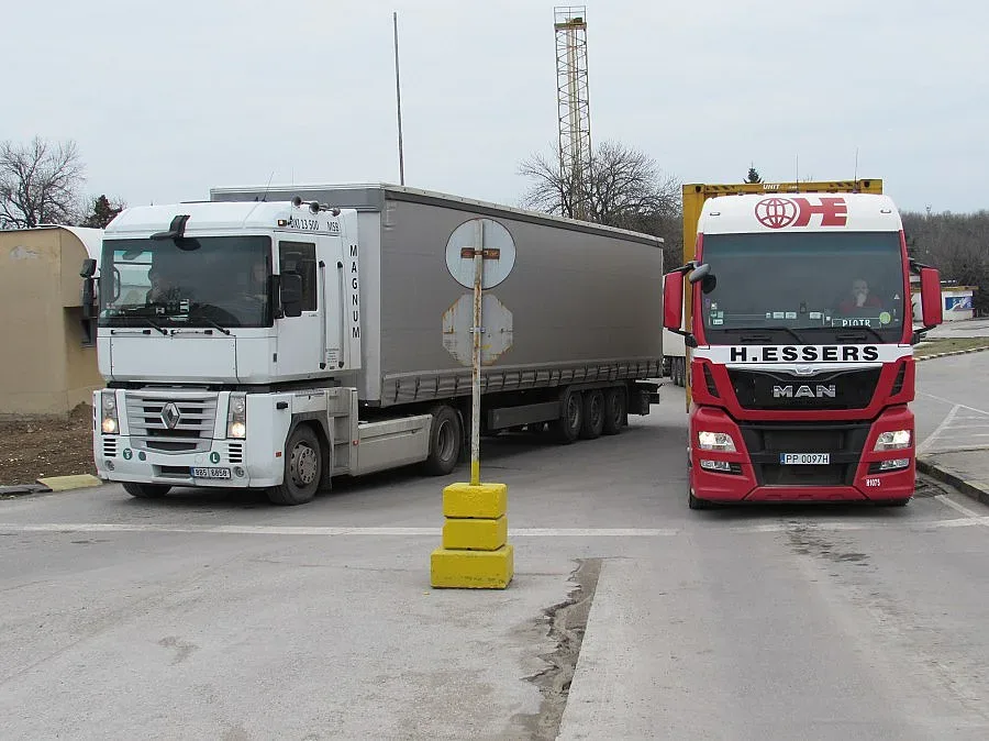 Тираджия опита да подкупи полицаи, арестуваха го