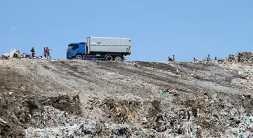 Чистят ударно сметища в Благоевград