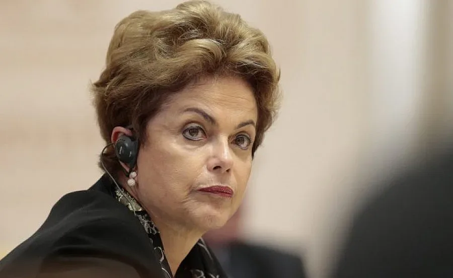 Започва процедура за импийчмънт на Дилма Русеф