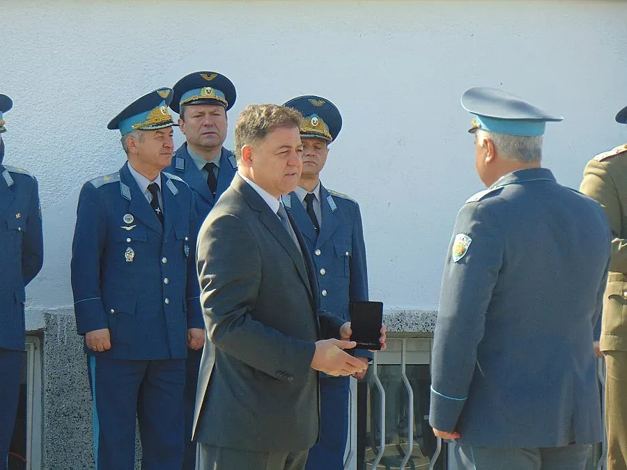 Вдигаме гарда с осем изтребителя