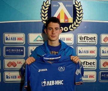 "Левски" измъкна национал за "Славия"