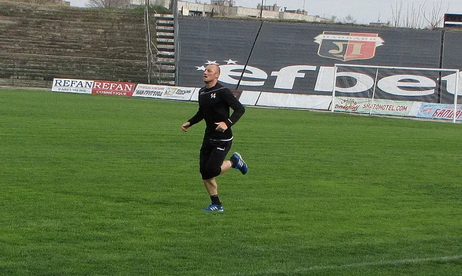 Багери и камиони вилнеят на "Лаута"