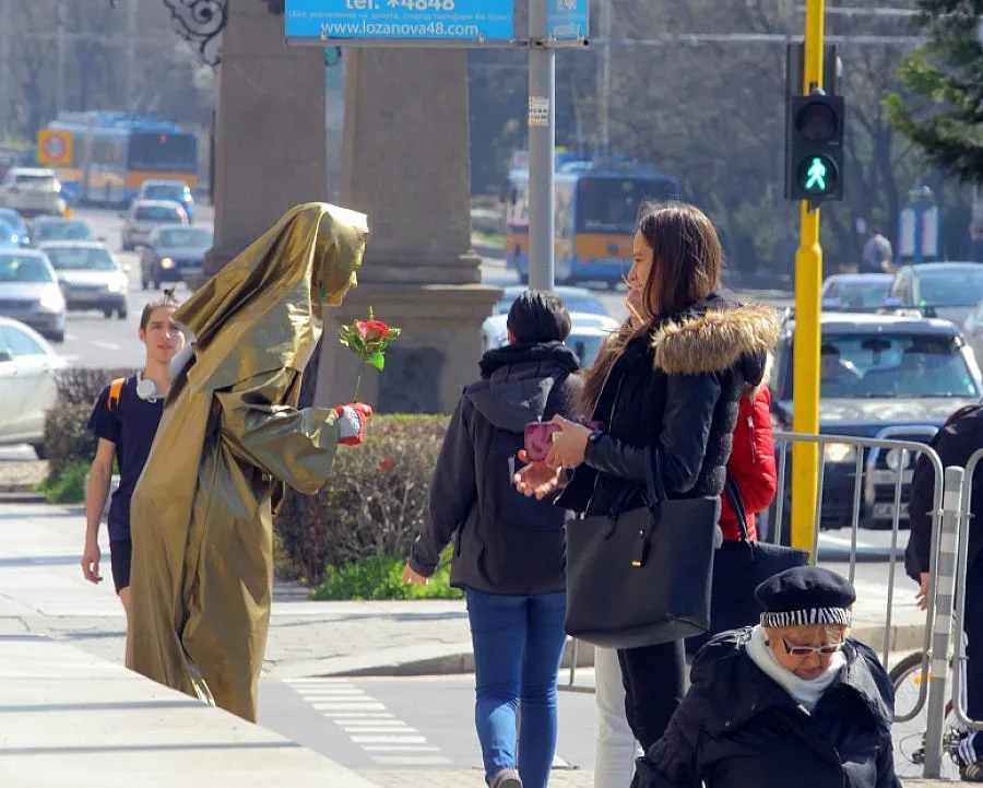 Слънчев край на работната седмица