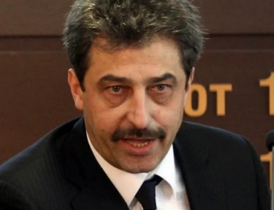 Държавата с иск за 1,4 млрд. към Василев