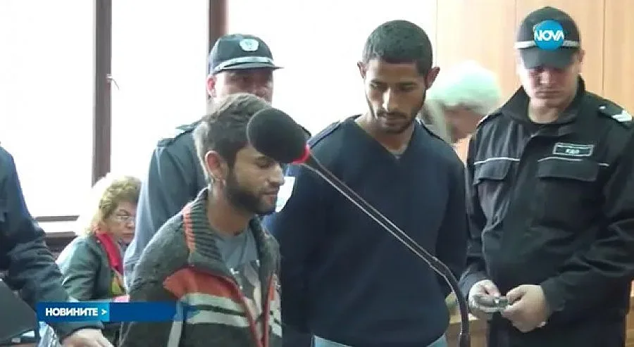 Мъжете, пребили и ограбили баба Дона, остават в ареста