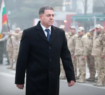Ненчев спря обществена поръчка за храненето на армията