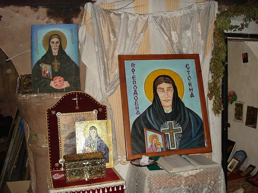 Черен път спира миряни към храма на Преподобна Стойна