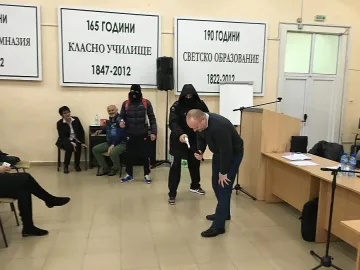 "Терористи" вилняха във врачанско училище