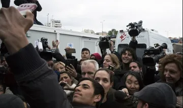 Анджелина Джоли се срещна с бежанците в Гърция