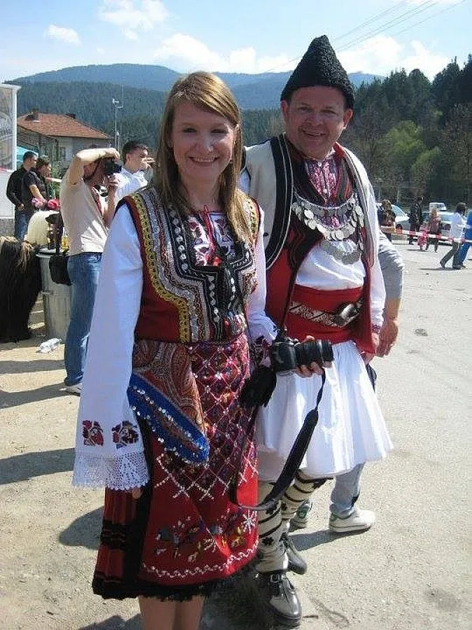 Англичани стават кукери в Елешница