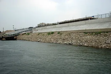 Дунав спада, наблюдението на дигите остава