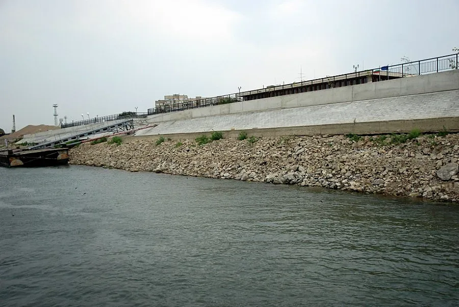 Дунав спада, наблюдението на дигите остава