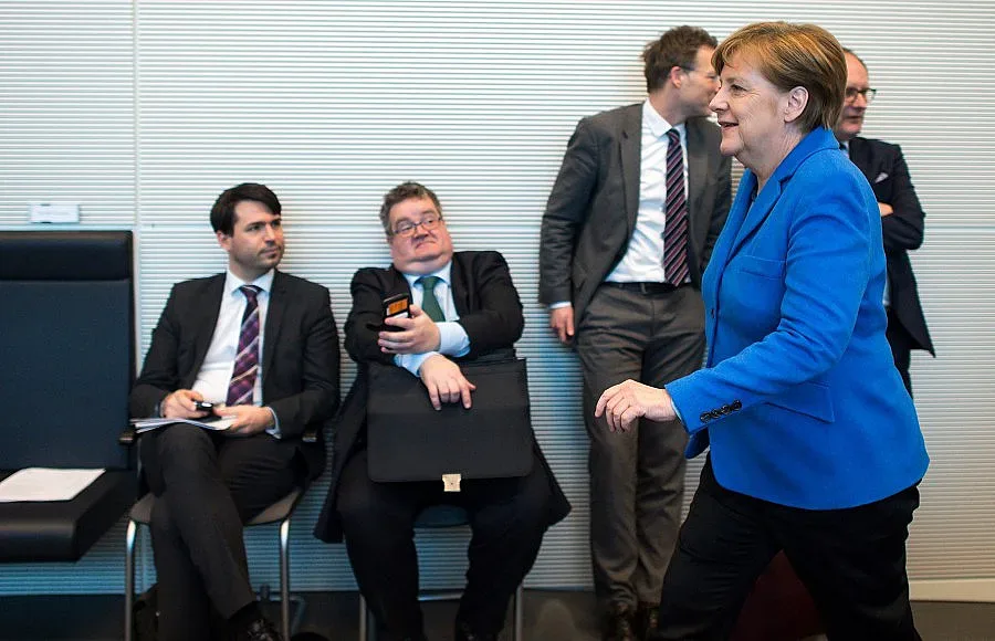 Австрия зове Меркел да сложи таван за бежанците