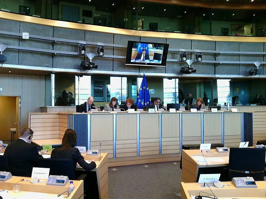 Комисията ЛИБЕ: Механизмът на ЕК харчи пари и е бюрокрация