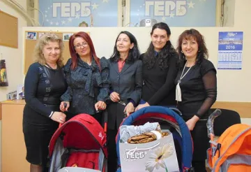 Дами от ГЕРБ подкрепиха приемни семейства