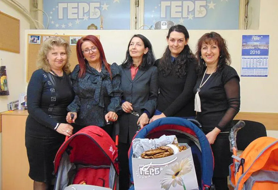 Дами от ГЕРБ подкрепиха приемни семейства