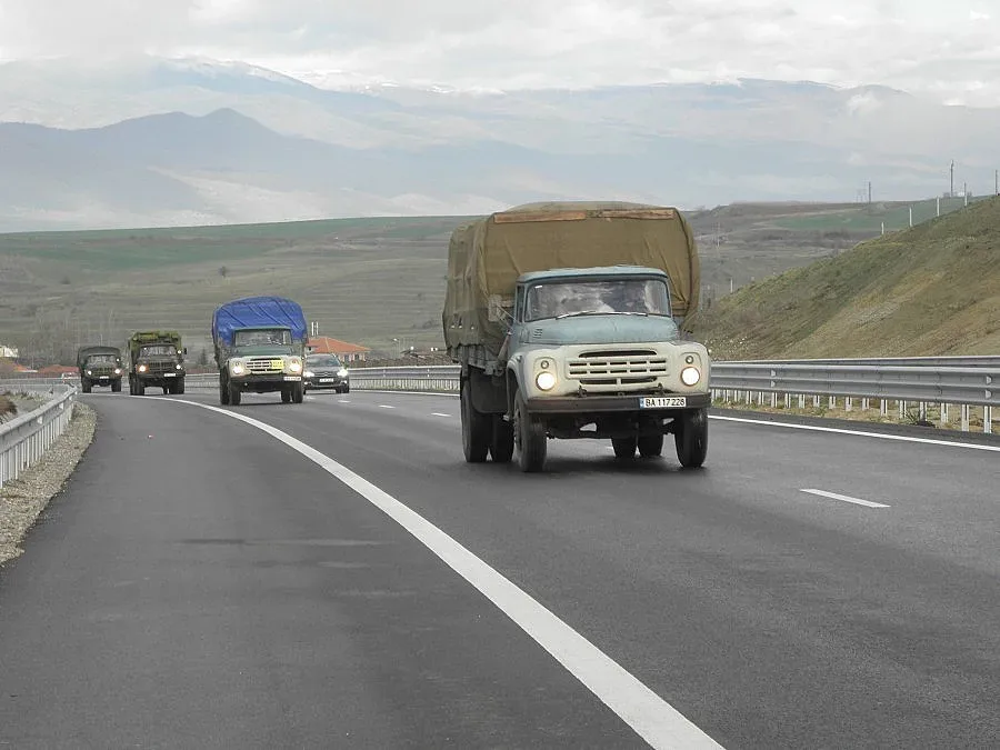 Пукнатини по АМ „Струма” край Благоевград