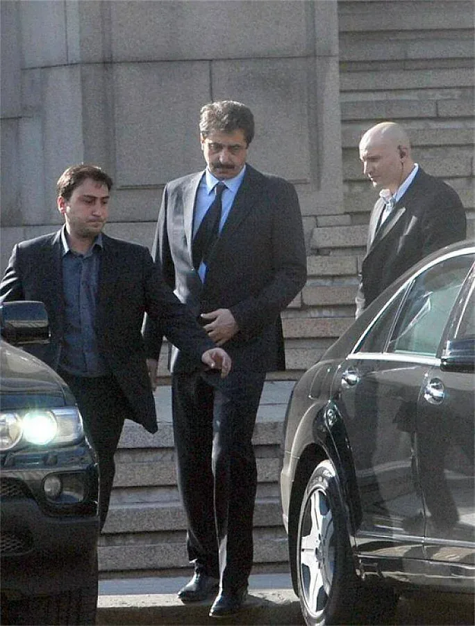 Василев влезе в съда в Белград