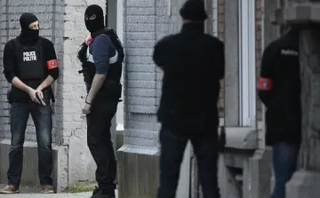 Белгия издирва джихадистите, ранили полицаи