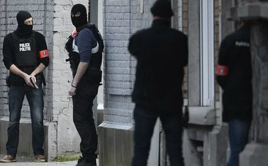 Белгия издирва джихадистите, ранили полицаи