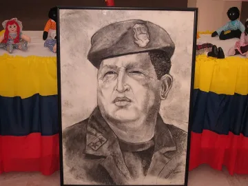 Уго Чавес оживява в Руския център