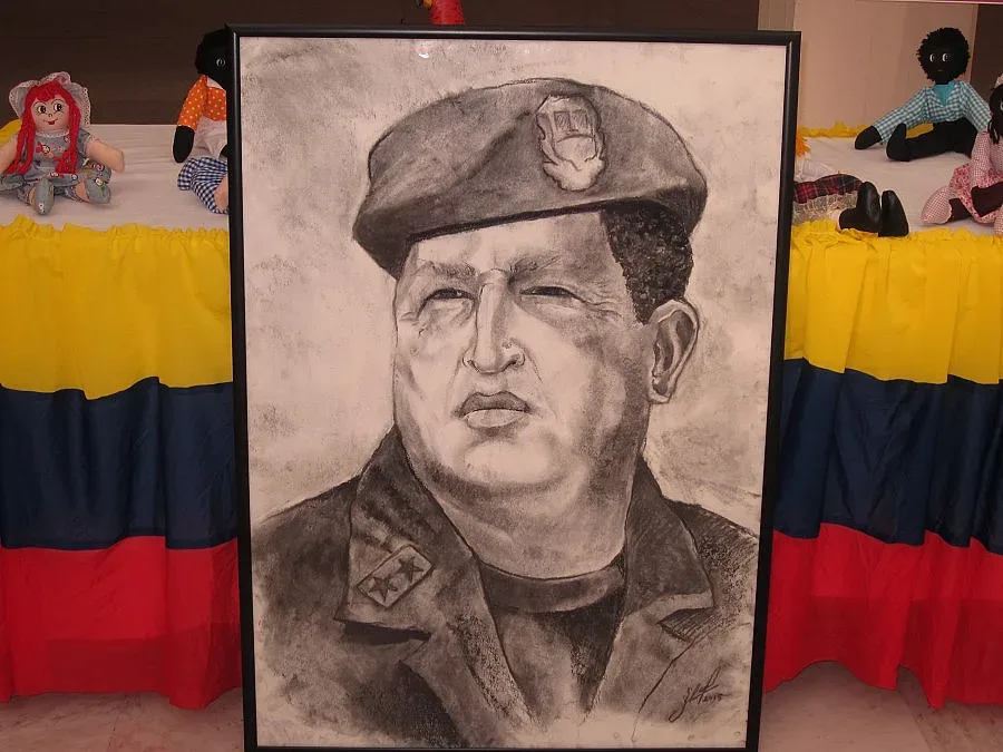 Уго Чавес оживява в Руския център