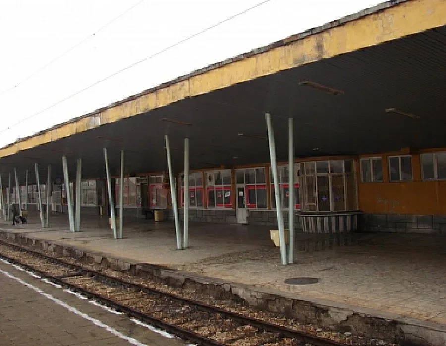 Почват мащабен ж.п. ремонт в Сливен