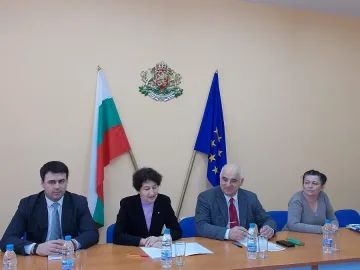 Университет учи селски кметове да арестуват