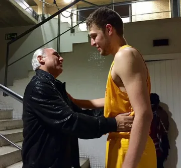 Стоичков ВИП гост в мач на Везенков