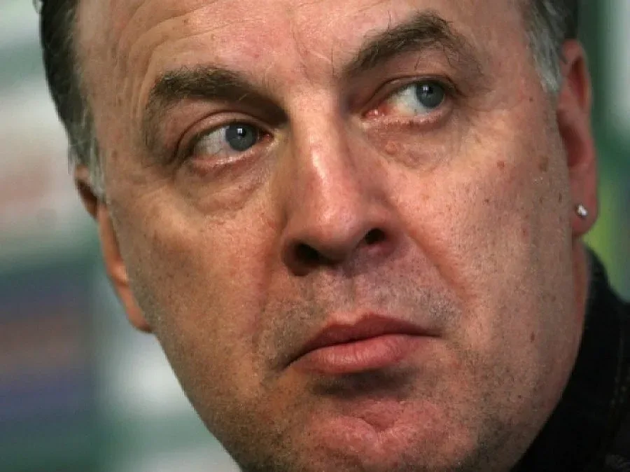 Шпиц радва Сираков