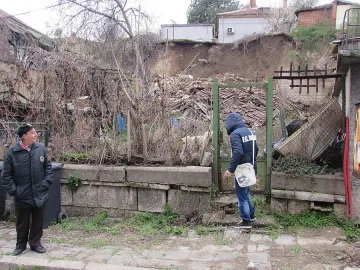 Рухна едноетажна къща в Русе (ВИДЕО)